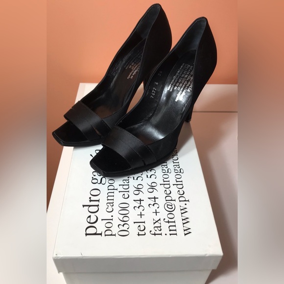 Pedro Garcia Shoes - 🪷NEW🪷 Spanish  Black Satin Pumps.